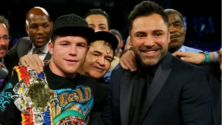 Óscar de la Hoya no consideró de buena manera a Canelo Álvarez como boxeador.
