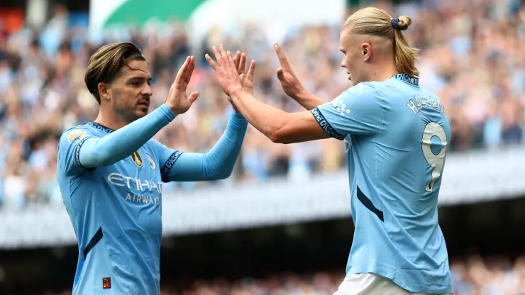 Haaland y Grealish festejan un gol de Manchester City.
