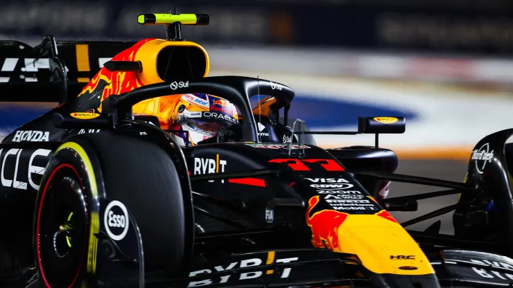 Checo Pérez en la carrera del Gran Premio de Singapur 2024
