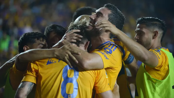 Los jugadores de Tigres, a puro festejo.
