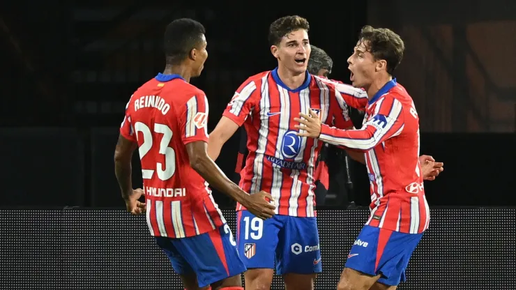 Los jugadores de Atlético de Madrid celebran un gol de Julián Álvarez.
