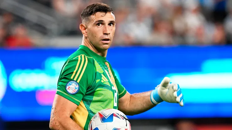 Emiliano Martínez no juega en Venezuela vs. Argentina
