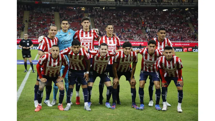 Un DT con pasado en equipos importantes de la Liga MX podría asumir en Chivas
