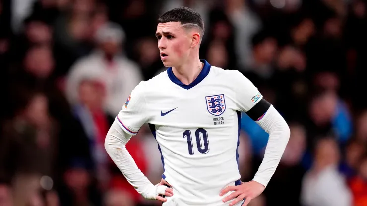 Phil Foden no juega en Finlandia vs. Inglaterra
