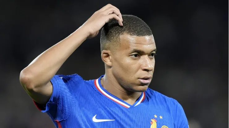 Kylian Mbappé no juega con Francia ante Bélgica
