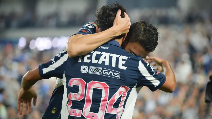 Rayados festeja un gol ante Tigres.
