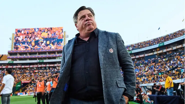 Miguel Herrera realizó una curiosa crítica contra Santiago Giménez
