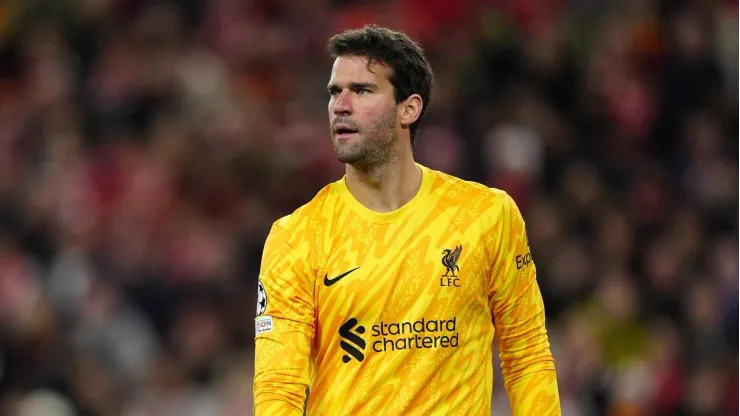 ¿Por qué no juega Alisson Becker en Liverpool vs. Aston Villa por la Premier League 24/25?
