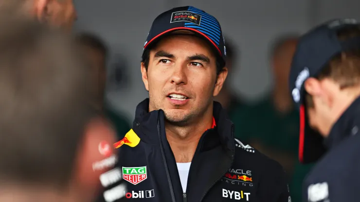 Checo Pérez podría quedarse en Red Bull Racing
