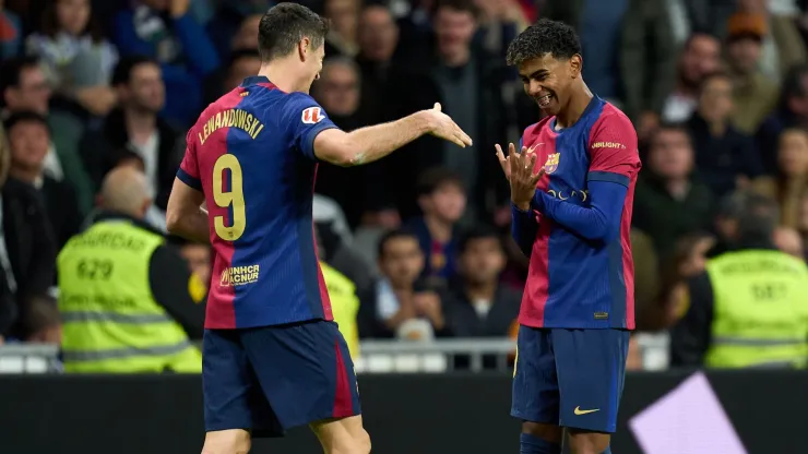 Lewandowski y Yamal celebran un gol de Barcelona.
