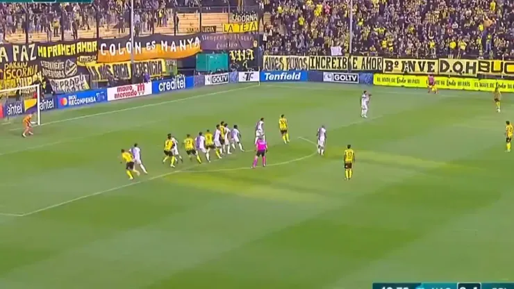 Leo Fernández marcó un golazo de tiro libre y le da el título a Peñarol
