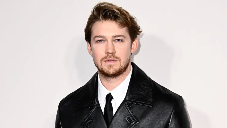 Joe Alwyn arrives at the GQ Men Of The Year Awards 2023.
