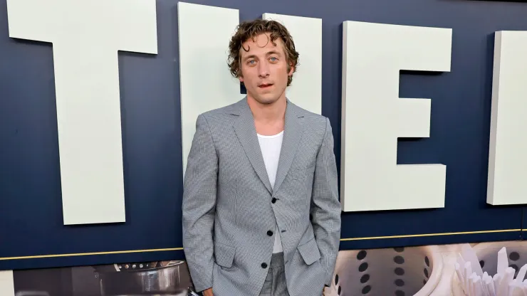 Jeremy Allen White 
