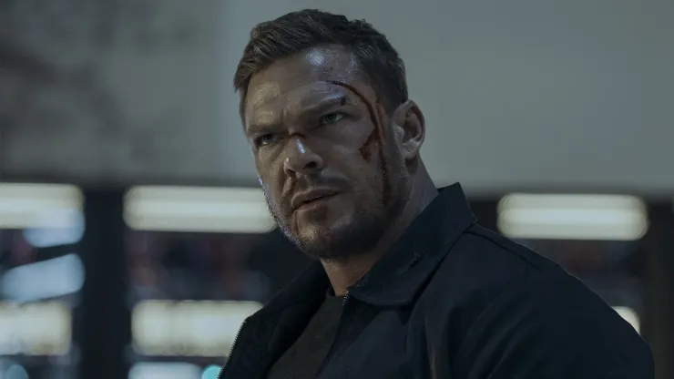 Alan Ritchson in Reacher 
