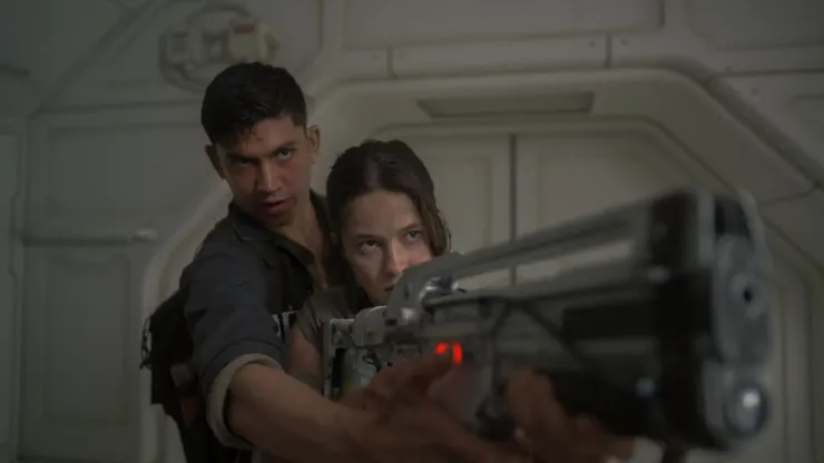 Cailee Spaeny and Archie Renaux in Alien: Romulus.
