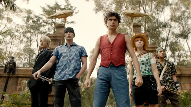 Mackenyu, Emily Rudd, Jacob Romero, Taz Skylar and Iñaki Godoy in One Piece.
