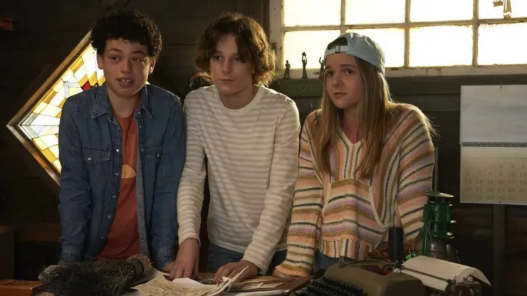 Abby James Witherspoon, Julian Lerner and Mason Thames in Monster Summer.
