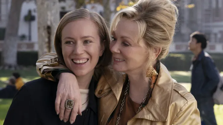 Jean Smart and Hannah Einbinder in Hacks.
