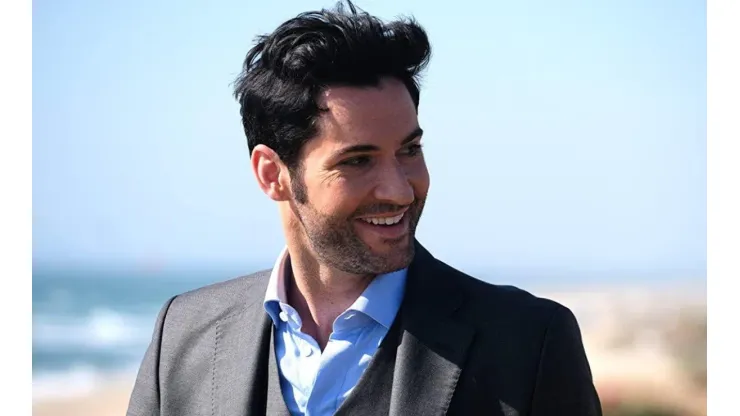 Tom Ellis interpretando a Lucifer.
