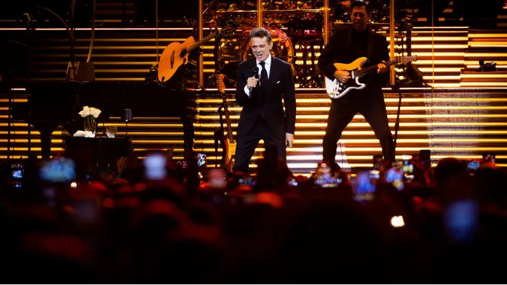 BUENOS AIRES, ARGENTINA - AUGUST 04: Luis Miguel performs during his second sold out show at Movistar Arena on August 04, 2023 in Buenos Aires, Argentina. (Photo by Tomas Cuesta/Getty Images)
