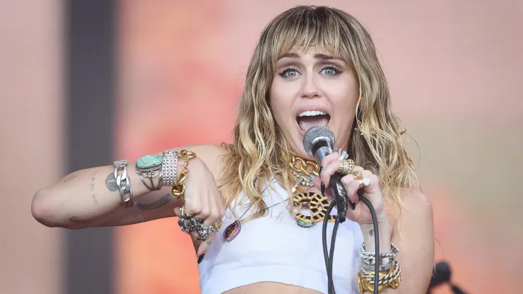 Miley Cyrus cantará en los Premios Grammy 2024.
