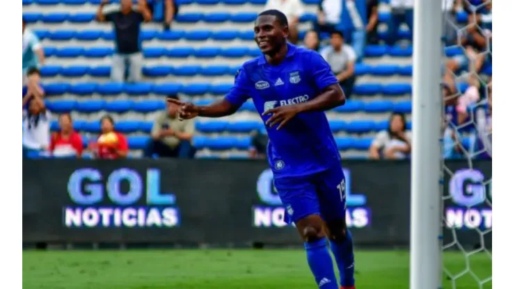 Brayan Angulo en un partido por Emelec.
