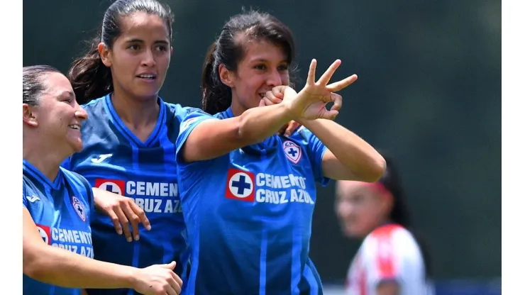 Karime Abud reafirmó su amor por Cruz Azul tras la derrota.
