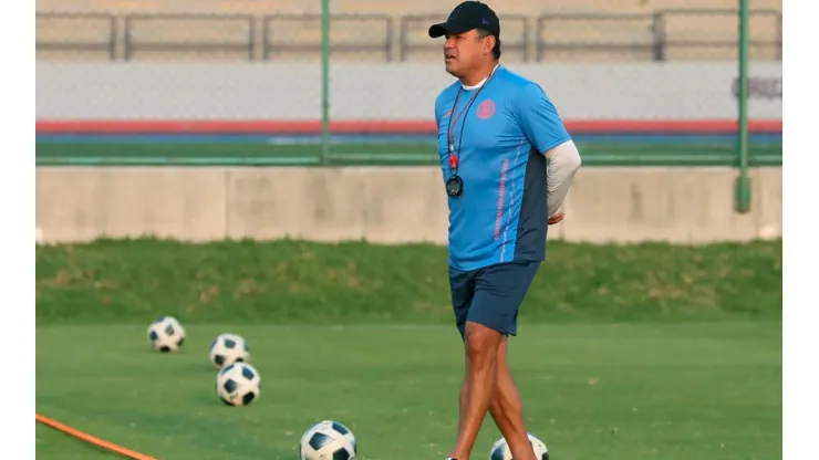 Juan Reynoso dirigió la práctica de Cruz Azul este lunes.
