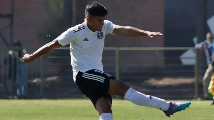 Matías Pinto con la camiseta de Colo Colo