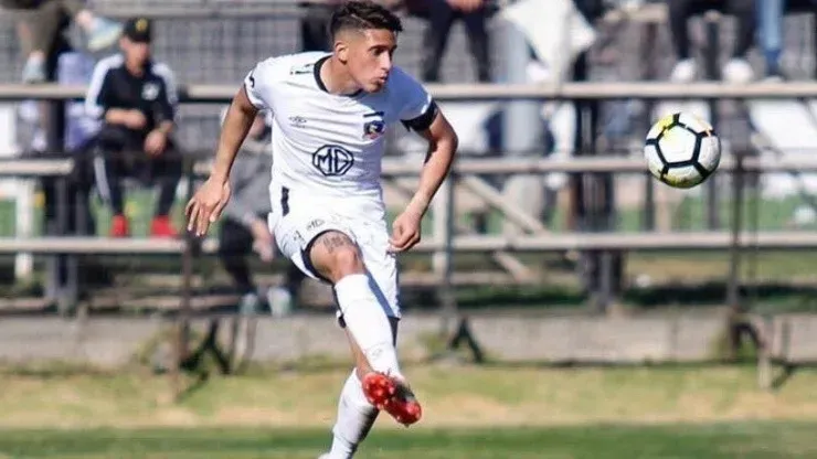 Matías Ferrari con la camiseta de Colo Colo