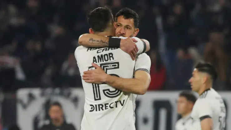 Los jugadores de Colo Colo festejan el triunfo por 2-1 ante Ñublense por la fecha 22 del Campeonato Nacional.
