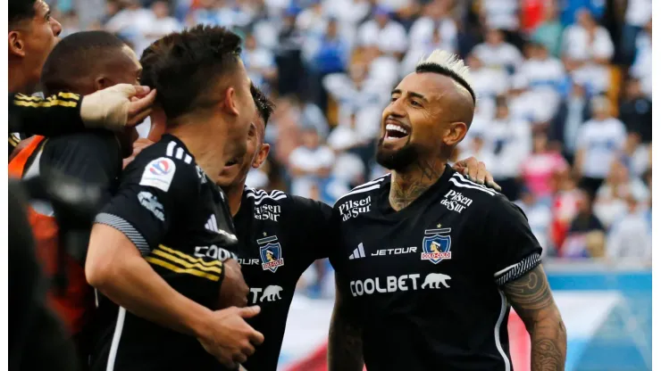 Los jugadores de Colo Colo festejan el triunfo por 1-0 ante Universidad Católica por la fecha 9 del Campeonato Nacional 2024.
