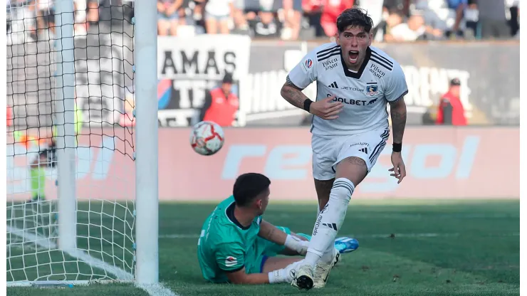 Carlos Palacios festeja su gol en la victoria de Colo Colo por 2-0 ante Huachipato en la fecha 3 del Campeonato Nacional 2024.
