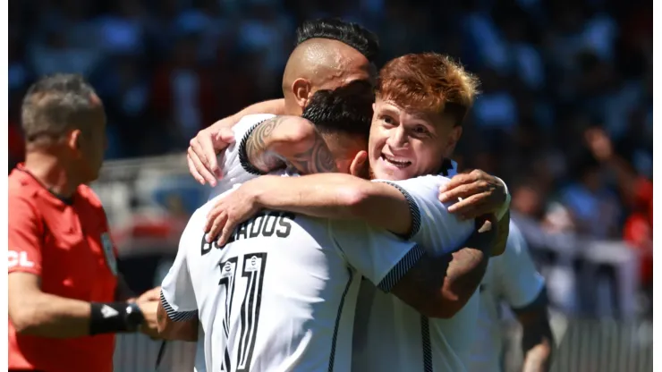 Los jugadores de Colo Colo festejan el triunfo ante Huachipato.
