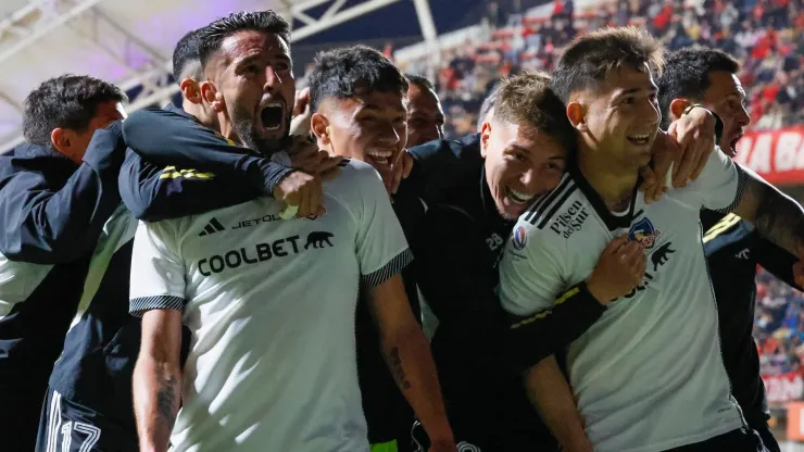 Los jugadores de Colo Colo festejan el triunfo ante Unión La Calera.
