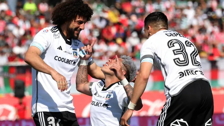 Los jugadores de Colo Colo festejan el gol de Carlos Palacios en la victoria por 3-2 ante Palestino.
