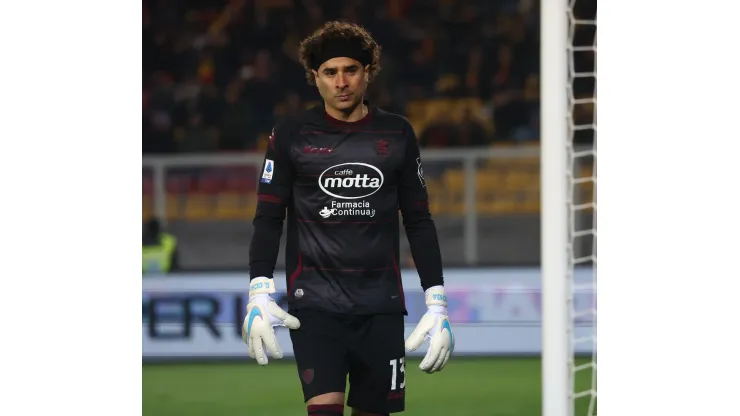 Guillermo Ochoa fue suplente en Europa 
