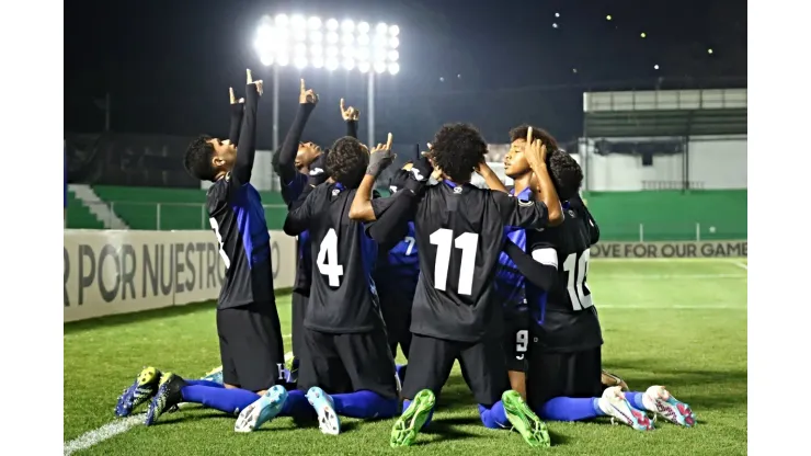 Honduras goleó a El Salvador y está en octavos de final del Premundial [VIDEO]