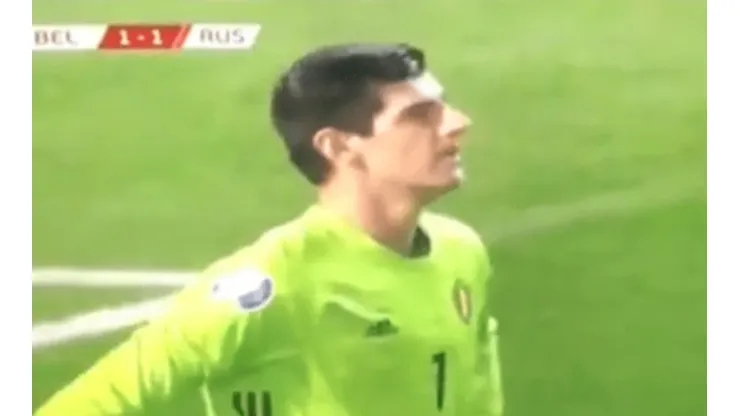 Errorazo de Courtois le cuesta un gol a Bélgica