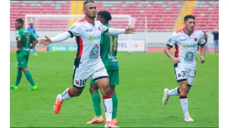 Alajuelense se impuso a Limón con goles de Alex López y Lássiter