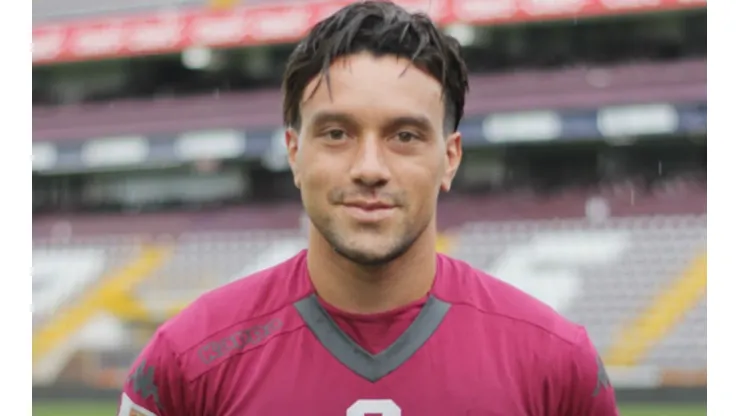 Christian Bolaños renueva contrato con Saprissa