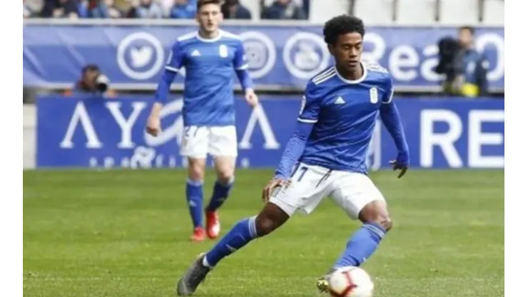 Yoel Bárcenas vio sus primeros minutos en empate de Real Oviedo