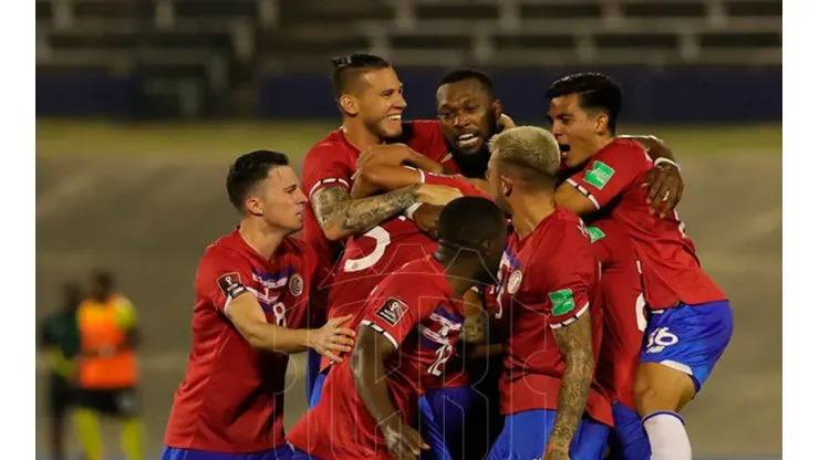 Jugadores ticos celebran el gol de Joel Campbell.
