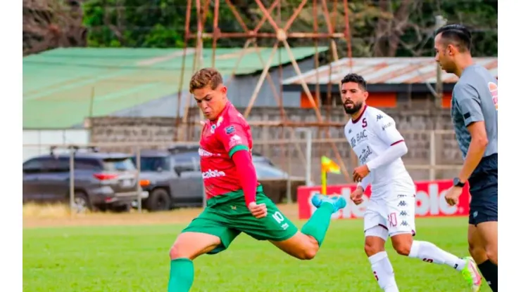 Yosimar Arias: "Saprissa no necesita jugadores que engañen a los árbitros".
