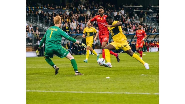 Mayron George anotó en derrota del Pau FC en Ligue 2