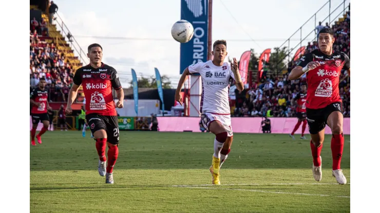 Alajuelense vs. Saprissa: formaciones para la final de ida