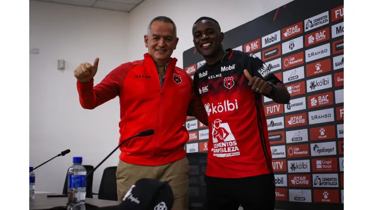 Alajuelense recibió ganancia millonaria por esta camiseta de Joel Campbell
