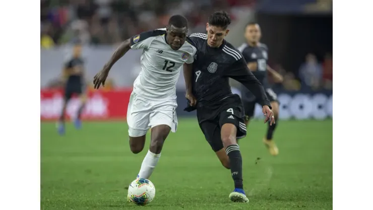 Joel Campbell enfrentando a la Selección de México
