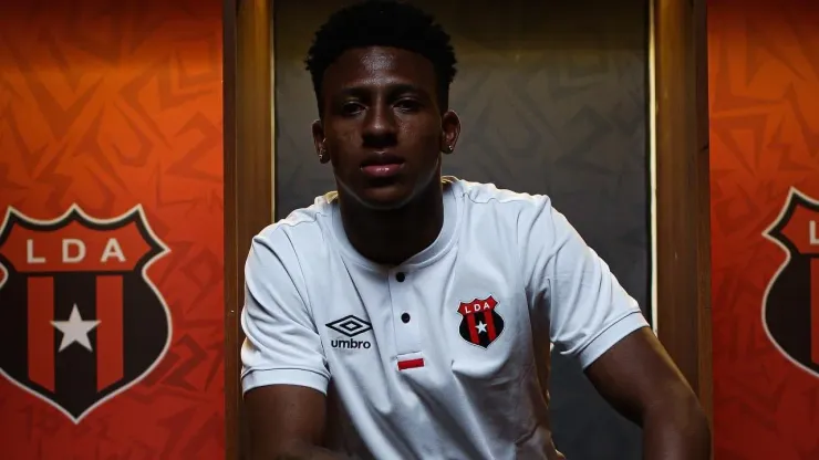 Josimar Alcócer jugará en Bélgica a cambio de una fortuna para Alajuelense.
