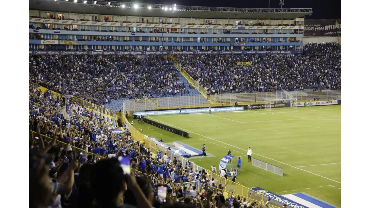 La Federació de El Salvador controlará la venta de bebidas en los estadios.
